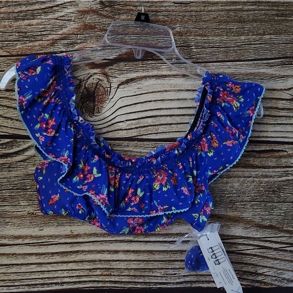 "Vera Bradley " Woman's bikini top Sizes: LG/MED/SM/ XS NWT